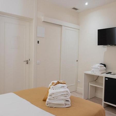Ch Velarde Hotell Madrid Exteriör bild