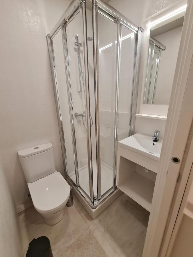 Ch Velarde Hotell Madrid Exteriör bild